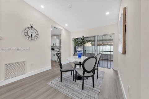Villa ou maison à vendre à Miami Gardens, Floride: 3 chambres, 129.13 m2 № 1896557 - photo 14