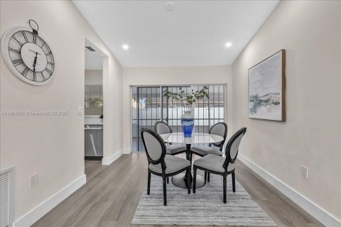 Villa ou maison à vendre à Miami Gardens, Floride: 3 chambres, 129.13 m2 № 1896557 - photo 16
