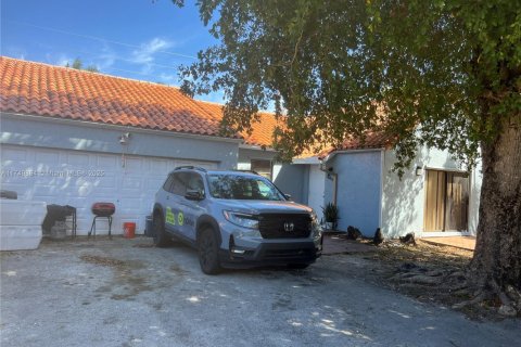 Casa en venta en Palmetto Bay, Florida, 3 dormitorios, 154.12 m2 № 1860358 - foto 1