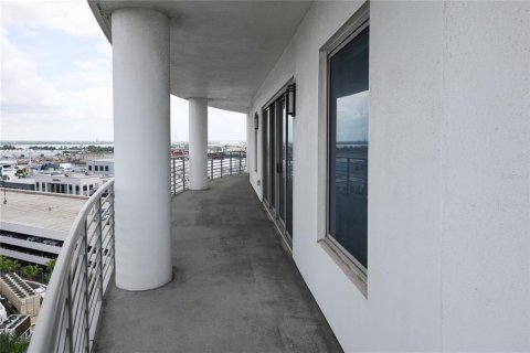 Снять в аренду кондоминиум в Тампа, Флорида 3 спальни, 161м2, № 2215268 - фото 23