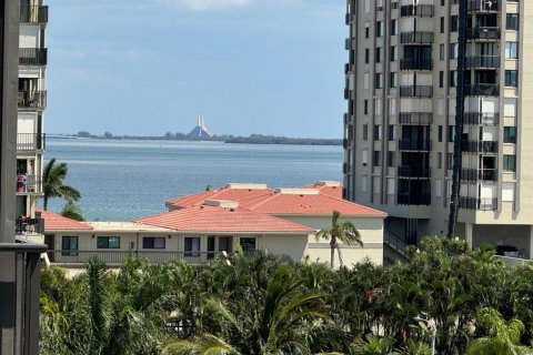 Condo in Saint Petersburg, Florida, 2 bedrooms  № 1567745 - photo 9