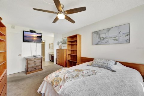 Condo in Saint Petersburg, Florida, 2 bedrooms  № 1567745 - photo 14
