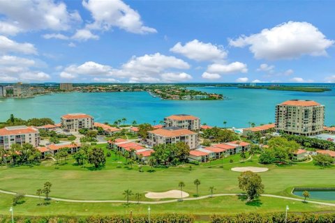 Condo in Saint Petersburg, Florida, 2 bedrooms  № 1567745 - photo 26