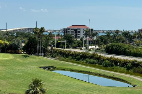 Condo in Saint Petersburg, Florida, 2 bedrooms  № 1567745 - photo 8