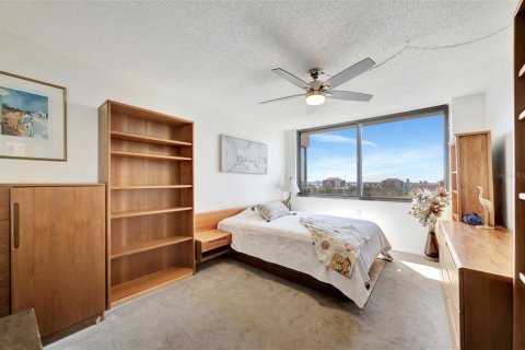 Condo in Saint Petersburg, Florida, 2 bedrooms  № 1567745 - photo 12