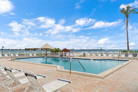 Condo in Saint Petersburg, Florida, 2 bedrooms  № 1567745 - photo 23