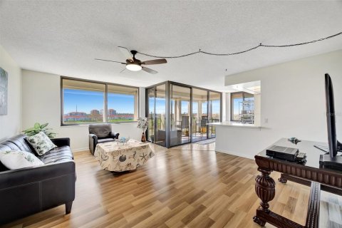 Condo in Saint Petersburg, Florida, 2 bedrooms  № 1567745 - photo 3