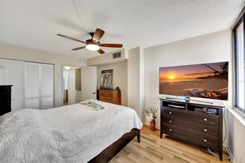 Condo in Saint Petersburg, Florida, 2 bedrooms  № 1567745 - photo 19