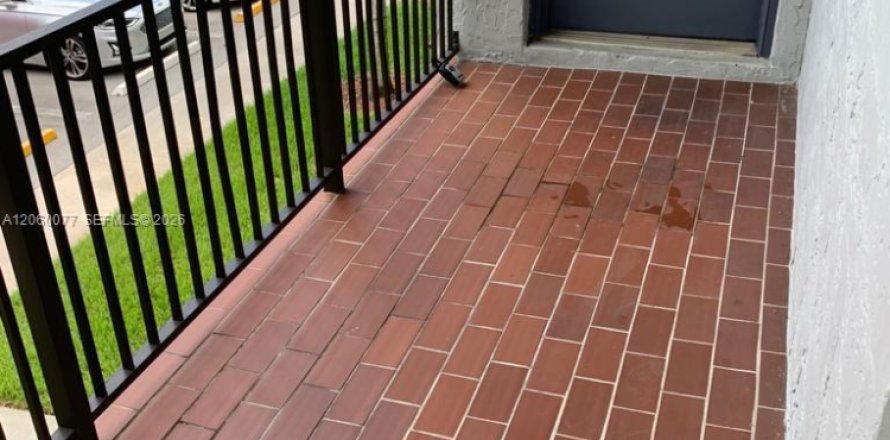 Condo à Weston, Floride, 2 chambres  № 2264630