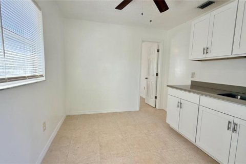 House in Sarasota, Florida 1 bedroom, 40.32 sq.m. № 2378109 - photo 6
