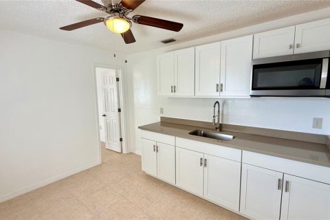 House in Sarasota, Florida 1 bedroom, 40.32 sq.m. № 2378109 - photo 7