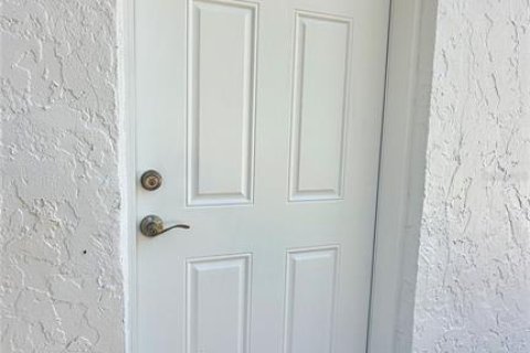 House in Sarasota, Florida 1 bedroom, 40.32 sq.m. № 2378109 - photo 4