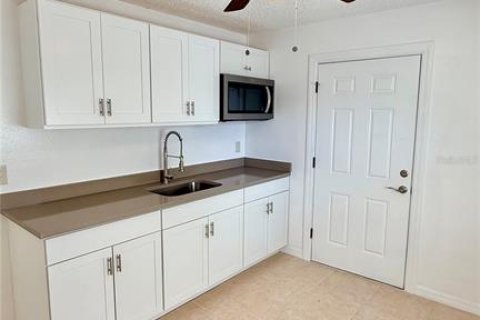 House in Sarasota, Florida 1 bedroom, 40.32 sq.m. № 2378109 - photo 8