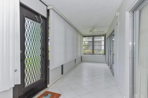 Condo in Delray Beach, Florida, 2 bedrooms  № 2387059 - photo 27
