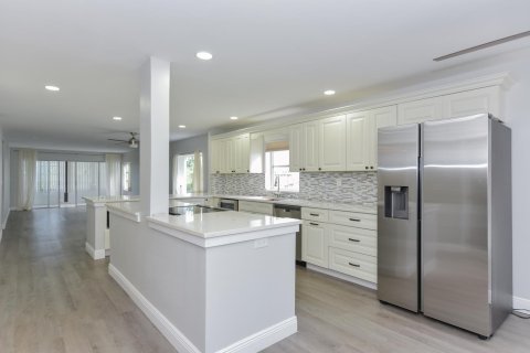 Condo in Delray Beach, Florida, 2 bedrooms  № 2387059 - photo 8