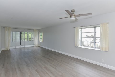 Condo in Delray Beach, Florida, 2 bedrooms  № 2387059 - photo 15