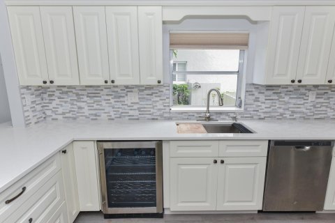 Condo in Delray Beach, Florida, 2 bedrooms  № 2387059 - photo 11
