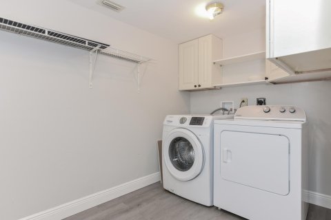 Condo in Delray Beach, Florida, 2 bedrooms  № 2387059 - photo 28