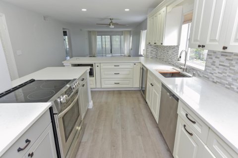 Condo in Delray Beach, Florida, 2 bedrooms  № 2387059 - photo 10