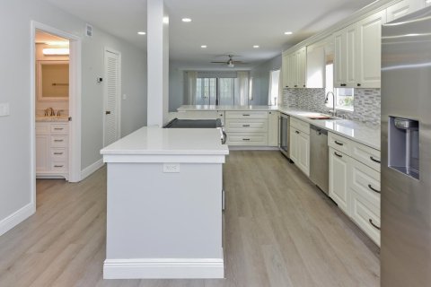 Condo in Delray Beach, Florida, 2 bedrooms  № 2387059 - photo 9