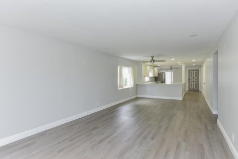 Condo in Delray Beach, Florida, 2 bedrooms  № 2387059 - photo 17