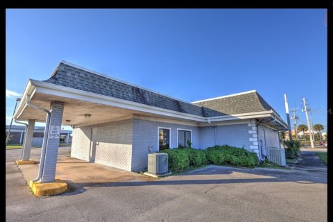 Immobilier commercial à vendre à Titusville, Floride: 289.86 m2 № 2403281 - photo 4