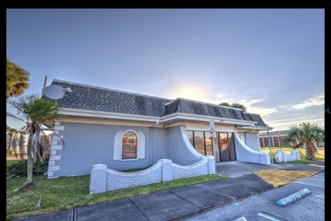 Immobilier commercial à Titusville, Floride 289.86 m2 № 2403281