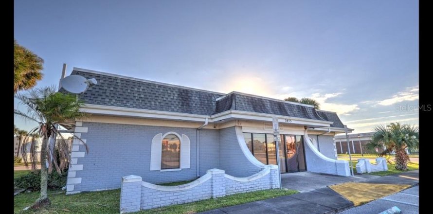 Immobilier commercial à Titusville, Floride 289.86 m2 № 2403281