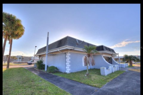Immobilier commercial à vendre à Titusville, Floride: 289.86 m2 № 2403281 - photo 2