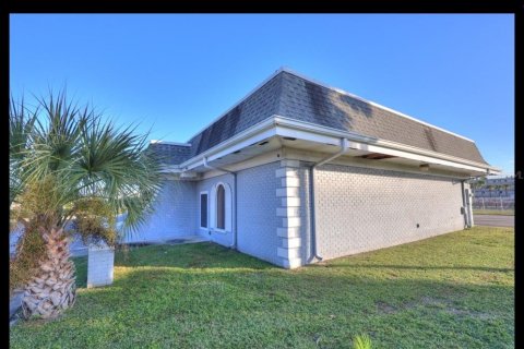 Immobilier commercial à vendre à Titusville, Floride: 289.86 m2 № 2403281 - photo 3