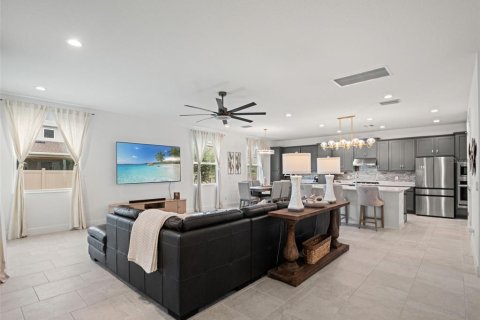 House in Minneola, Florida 6 bedrooms, 412.02 sq.m. № 2203694 - photo 8