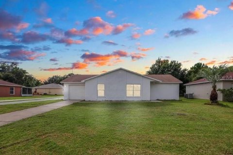 Villa ou maison à vendre à Kissimmee, Floride: 2 chambres, 112.88 m2 № 1817368 - photo 1