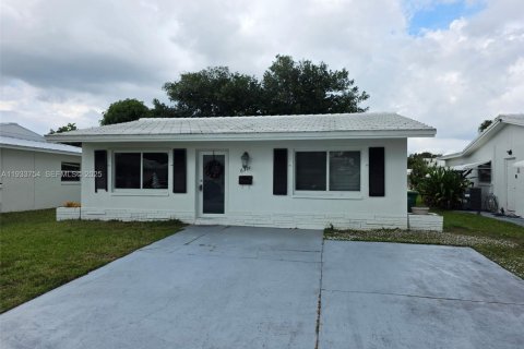 Townhouse in Tamarac, Florida 2 bedrooms, 80.27 sq.m. № 1992760 - photo 1