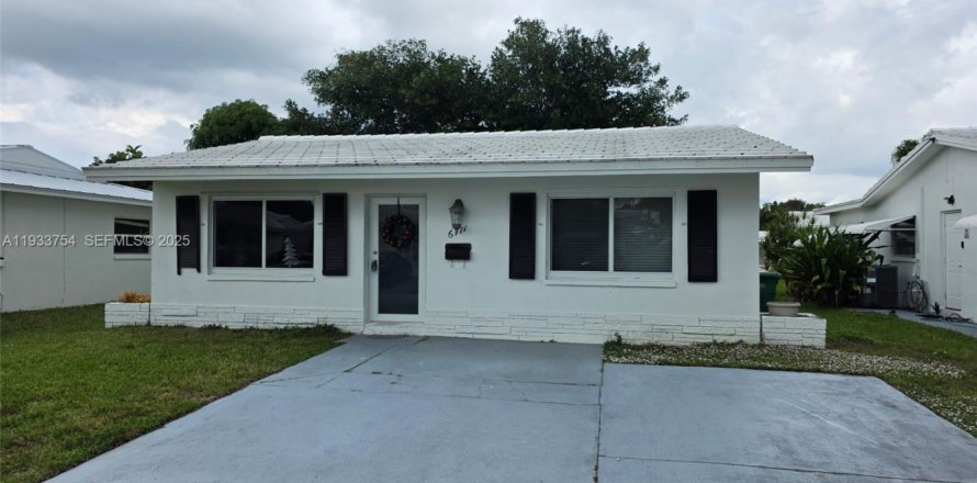 Townhouse in Tamarac, Florida 2 bedrooms, 80.27 sq.m. № 1992760