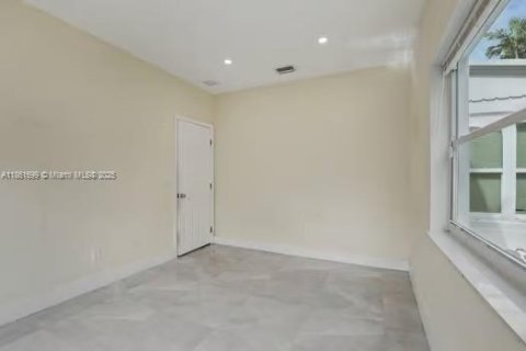House in Miami, Florida 3 bedrooms, 112.41 sq.m. № 1895858 - photo 8