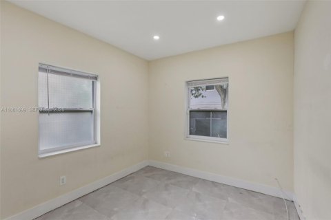 House in Miami, Florida 3 bedrooms, 112.41 sq.m. № 1895858 - photo 29