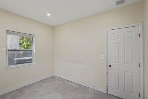 House in Miami, Florida 3 bedrooms, 112.41 sq.m. № 1895858 - photo 30