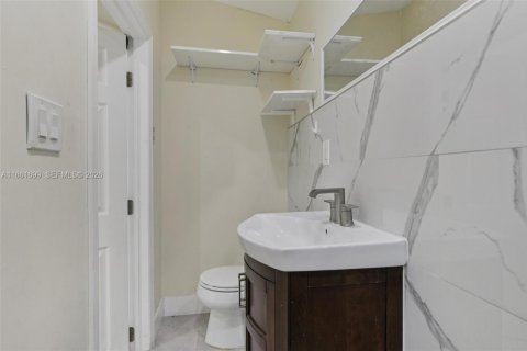 House in Miami, Florida 3 bedrooms, 112.41 sq.m. № 1895858 - photo 27