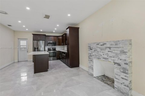 House in Miami, Florida 3 bedrooms, 112.41 sq.m. № 1895858 - photo 21