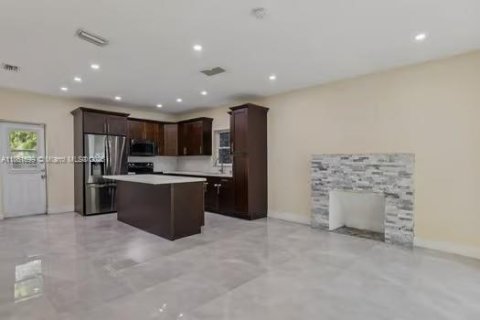 House in Miami, Florida 3 bedrooms, 112.41 sq.m. № 1895858 - photo 9