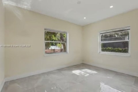 House in Miami, Florida 3 bedrooms, 112.41 sq.m. № 1895858 - photo 17