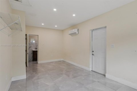 House in Miami, Florida 3 bedrooms, 112.41 sq.m. № 1895858 - photo 22