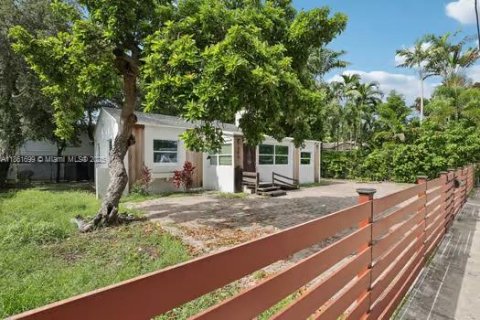 House in Miami, Florida 3 bedrooms, 112.41 sq.m. № 1895858 - photo 3