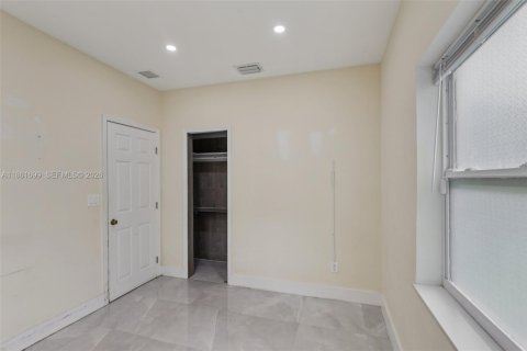 House in Miami, Florida 3 bedrooms, 112.41 sq.m. № 1895858 - photo 28