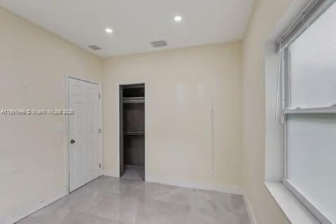 House in Miami, Florida 3 bedrooms, 112.41 sq.m. № 1895858 - photo 18