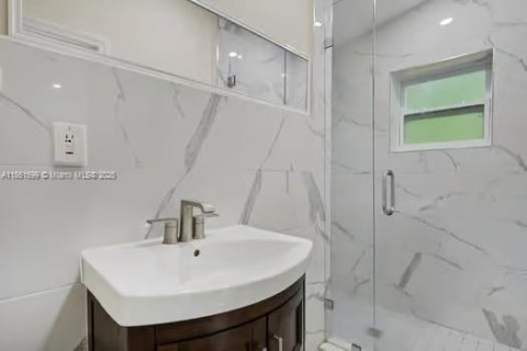 House in Miami, Florida 3 bedrooms, 112.41 sq.m. № 1895858 - photo 7