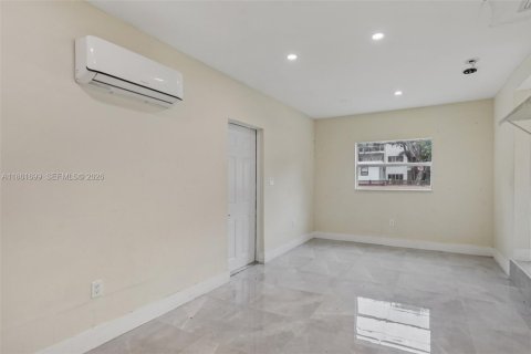 House in Miami, Florida 3 bedrooms, 112.41 sq.m. № 1895858 - photo 25