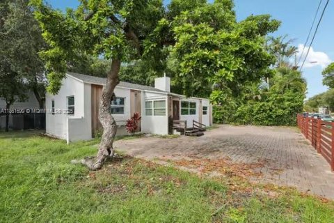 House in Miami, Florida 3 bedrooms, 112.41 sq.m. № 1895858 - photo 2