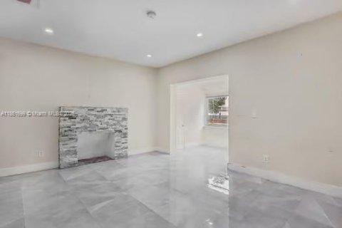 House in Miami, Florida 3 bedrooms, 112.41 sq.m. № 1895858 - photo 11