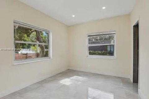 House in Miami, Florida 3 bedrooms, 112.41 sq.m. № 1895858 - photo 19